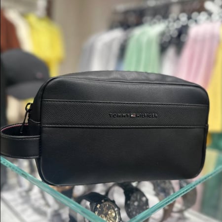 شنطه تومي رجالي