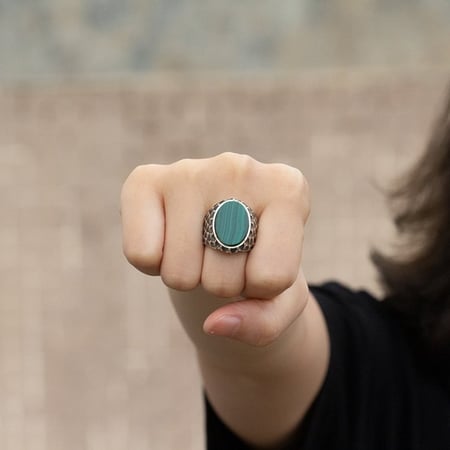 خاتم رجالي بحجر الملكيت الأخضر