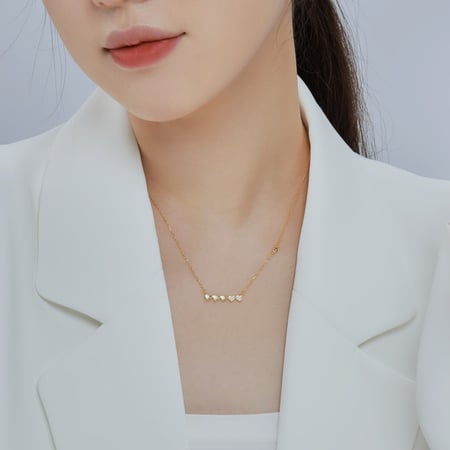 سلسال Line  Hearts من احجار الـCZ و الفضة المطلية بالذهب