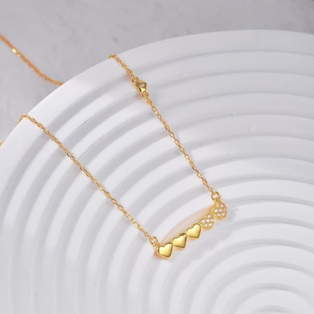 سلسال Line  Hearts من احجار الـCZ و الفضة المطلية بالذهب