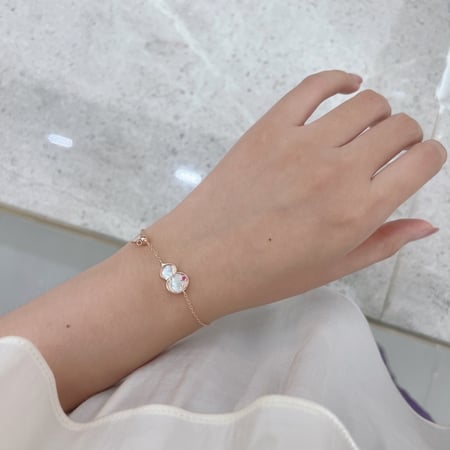 سوار سباركلينج بالصدف و احجار الـCZ والفضة المطلية بالذهب