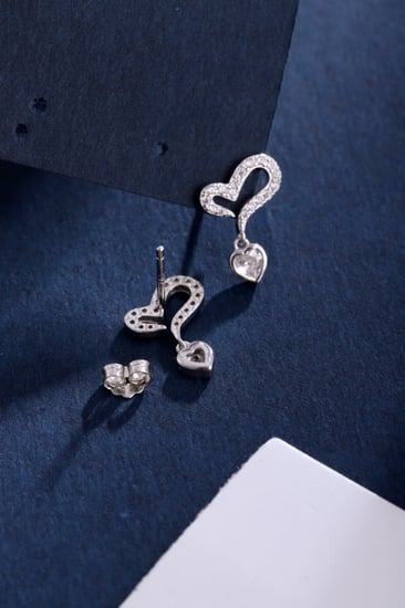 حلق مودرن هارت من احجار الـCZ والفضة المطلية بالروديوم