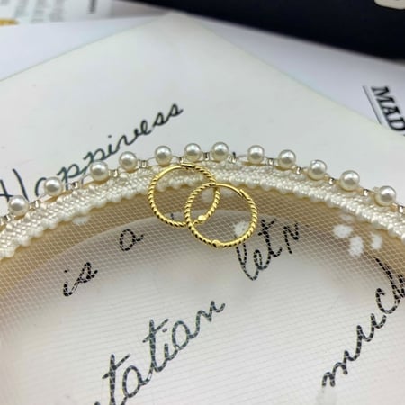 حلق مبروم من الفضة المطلية بالذهب