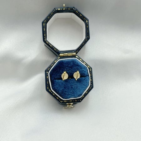 حلق ناعم بالصدف من الفضة المطلية بالذهب