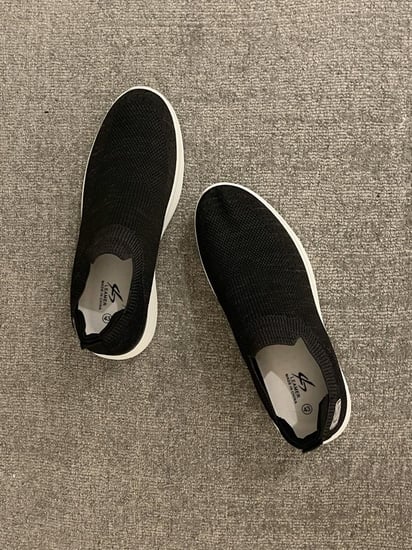 جزمة لون اسود