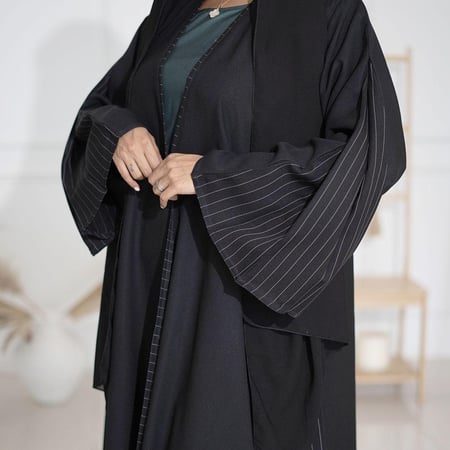 عباية بليزر أسود مخططه رصاصي F