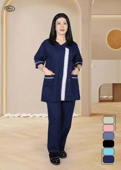 زي عملي للعاملات بتصميم أنيق وأزرار جانبية