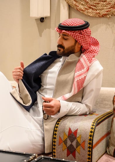 فيست رسمي بياقة صينية وجهين دبل فيس كحلي غامق وبيج.