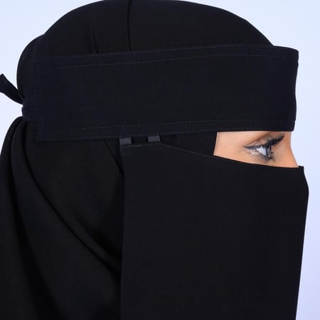 نقاب وسط خطين قصيره