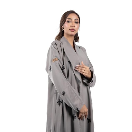 عباية لف دبل كلوش بليزر رصاصي مطرزة بالاسود قماش باربي