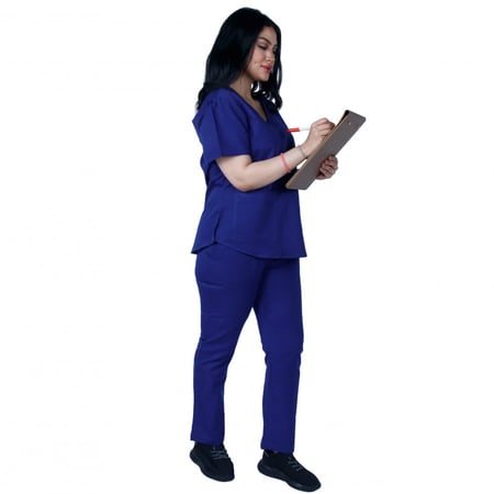 طقم سكراب طبي نسائي من ماركة كنزي لون أزرق بيبسي تصميم أنثوي وعملي