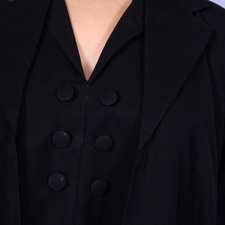 عباية كتان سوداء كلوش ببطانة داخلية سوداء متصله وأزرار زينة سوداء