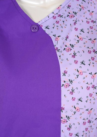 طقم زي موحد مع نقشة أزهار