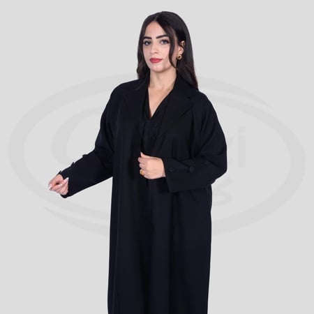 عباية كتان سوداء كلوش ببطانة داخلية سوداء متصله وأزرار زينة سوداء
