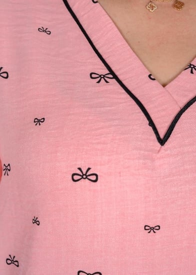 زي عاملات منزلية بياقة v