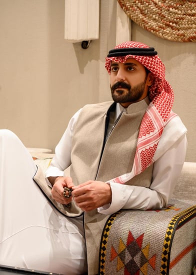 فيست رسمي بياقة صينية وجهين دبل فيس كحلي غامق وبيج.