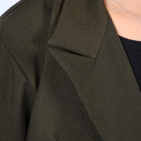 عباية كتان لف رسمية بألوان متعدده مزينة بأزرار انيقه على الكم والصدر وجيوب امامية