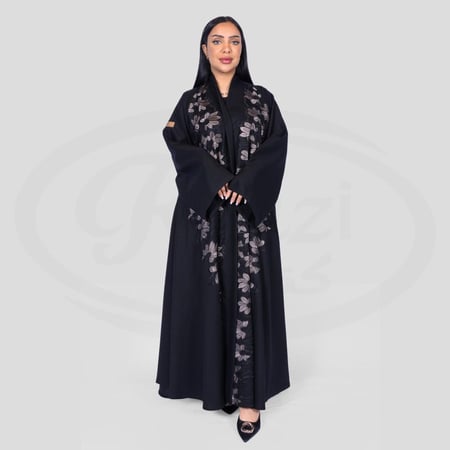 عباية نسائية سوداء بتطريز مميز M