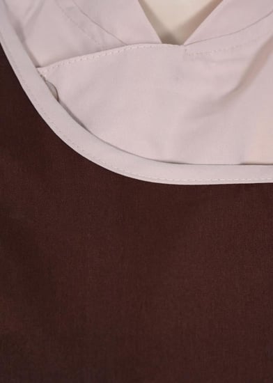 بدلة عاملات منزلية مع مريله