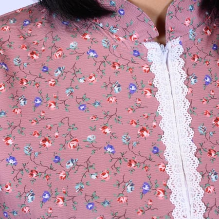 زي العاملات بزهور أنيقه