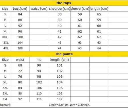 بدله بألوان زاهية بقصة بنطال واسعة