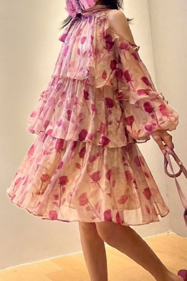 فستان شيفون مزين بورود حمراء