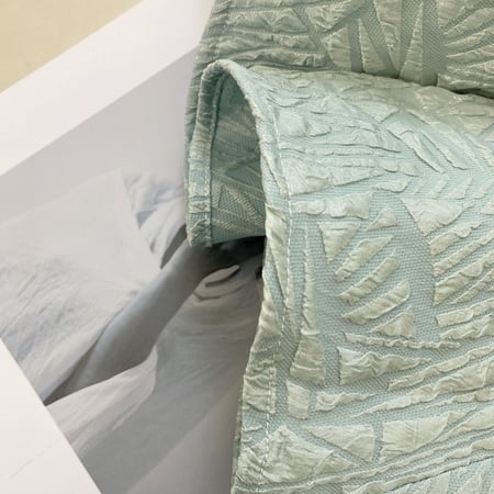 فستان ميدي سماوي بقصة صدر مربعة