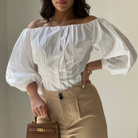 بلوزه بيضاء باكمام منفوخه