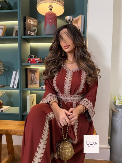 جلابية لمياء تطريز الامام مع ربطه خصر مطرزه مع تطريز خيالي بالكم اورنج