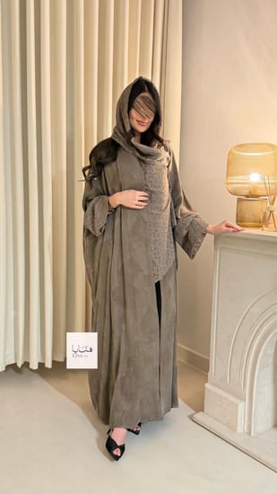 عباية رتاج بقماش حرير تركي تدخيلات دانتيل مع طرحه كامل دانتيل