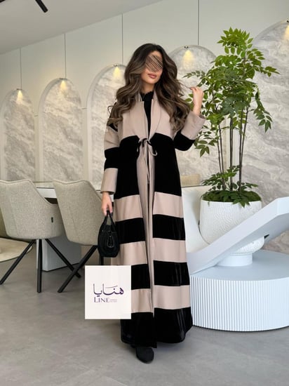 عباية شيهانه بقماش كريب باربي مع مخمل بربطه بيج واسود