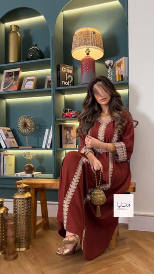 جلابية لمياء تطريز الامام مع ربطه خصر مطرزه مع تطريز خيالي بالكم اورنج