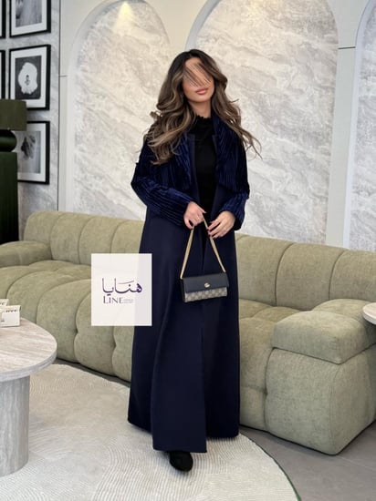 عباية هيلينا بقماش جوخ مع جاكيت مخمل متصل كحلي
