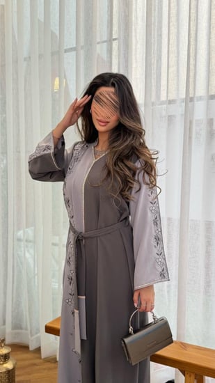 جلابية طله قماش ناعم تطريز الامام والاكمام رمادي مع فضي