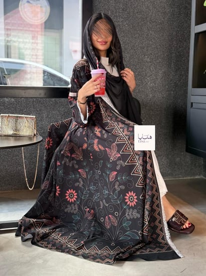 عباية همسة حرير صيفي اسود مع الوان