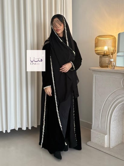 عباية كاميليا مخمل مع بلاك بيري مزين بورد️