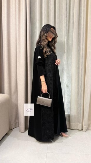 عباية انسام بقماش كريب سيراميك مع جهه شك اسود