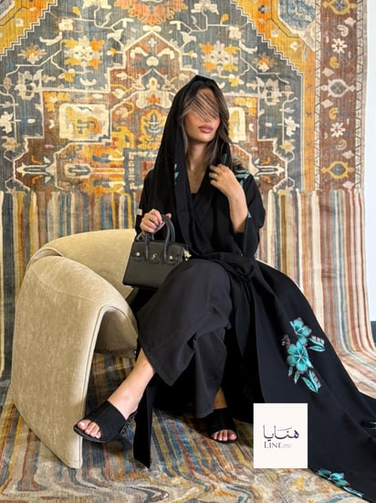 عباية هتون بقماش كريب كتان تطريز ورد