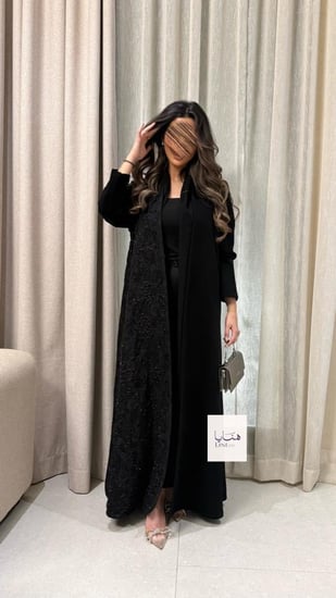 عباية انسام بقماش كريب سيراميك مع جهه شك اسود