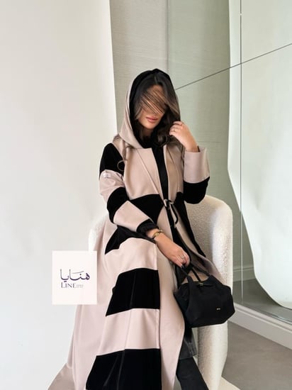 عباية شيهانه بقماش كريب باربي مع مخمل بربطه بيج واسود