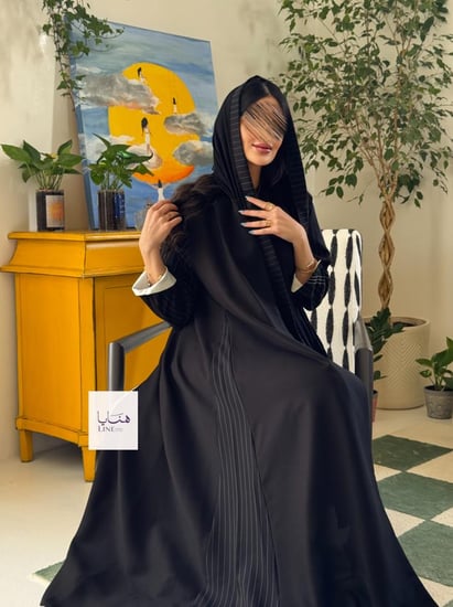 عباية تالا بقماش كريب كتان تدخيلات كريب مقلم بكم انيق مع ازارير