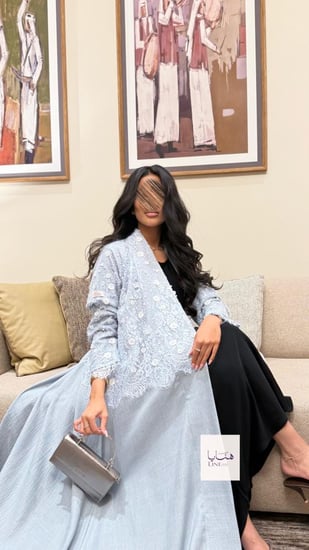 عباية دلع بقماش روز صيفي مع دانتيل مزين بهدب سماوي
