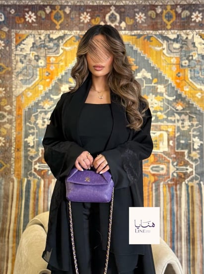 عباية إيفانا بقماش كريب الاناقة بكم اسود مزين دانتيل
