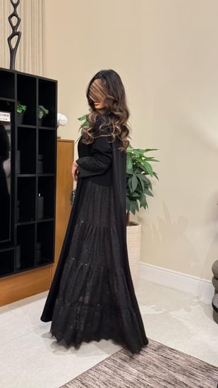 عباية مبهره بقماش كريب رموش مع روكاما اسود