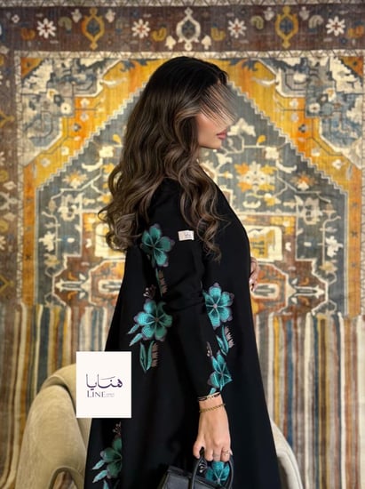 عباية هتون بقماش كريب كتان تطريز ورد