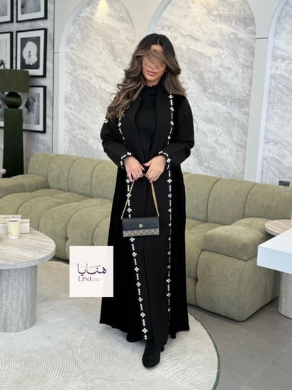 عباية لومينا مخمل كوري مع كتان تطريز ابيض