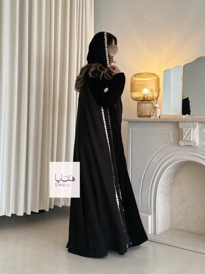 عباية كاميليا مخمل مع بلاك بيري مزين بورد️