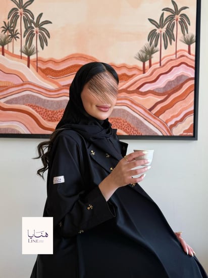 عباية سناء بقماش كريب روان اسود