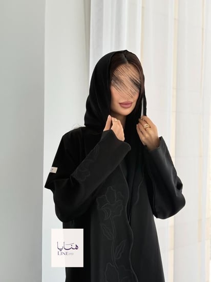 عباية الفارقه بقماش كريب كتان تطريز اسود