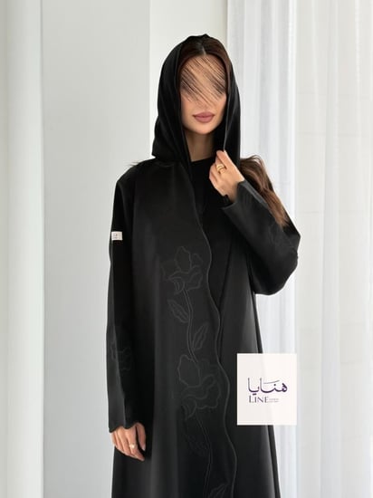 عباية الفارقه بقماش كريب كتان تطريز اسود